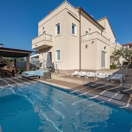 Villa Castagna Near The Sea With Private Pool And Sauna Premantura Exterior foto