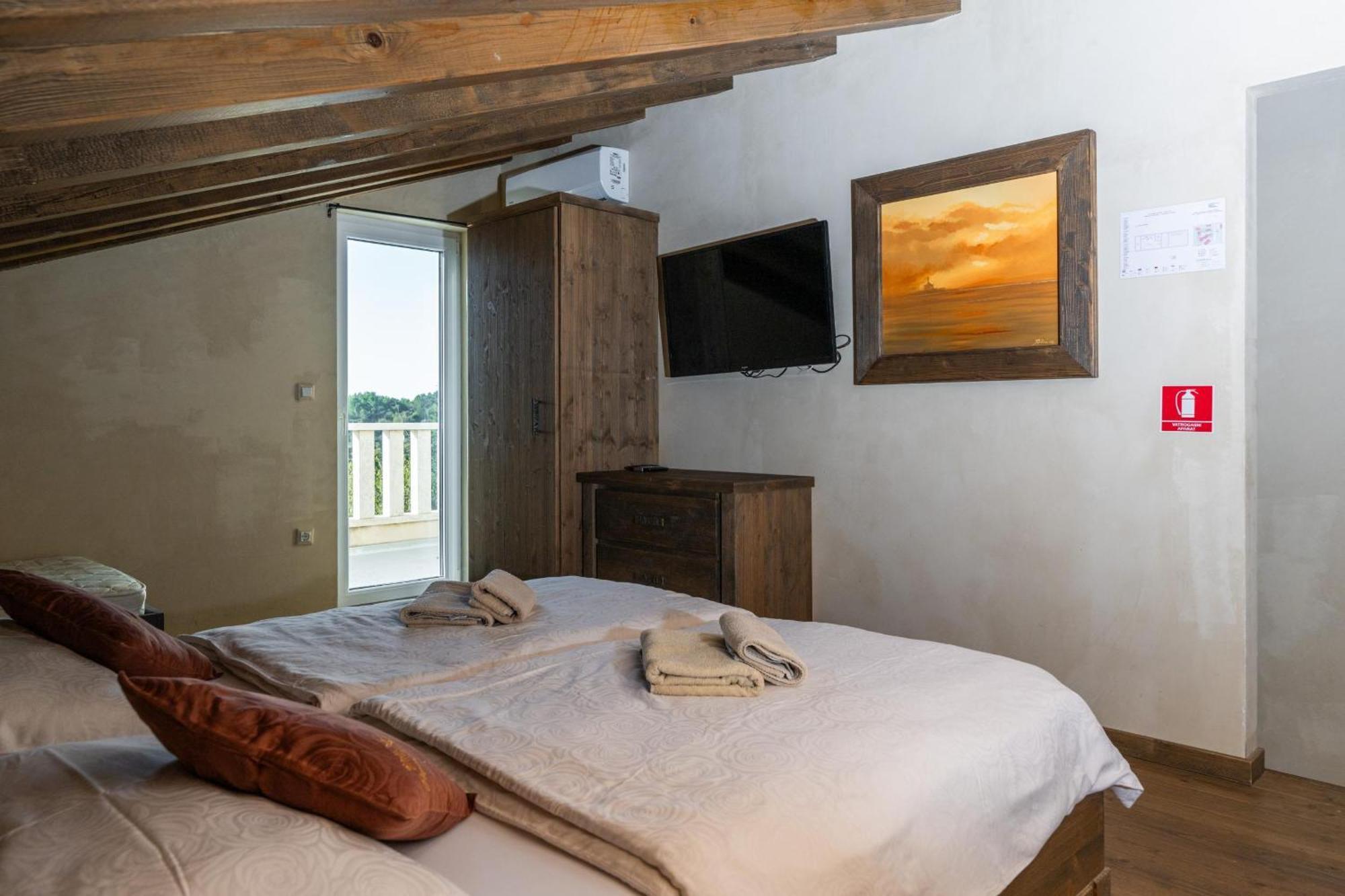Villa Castagna Near The Sea With Private Pool And Sauna Premantura Exterior foto